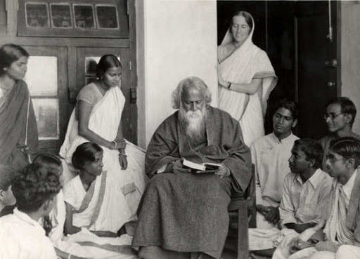Rabindranath_Tagore_reading_to_others_-25282-2529.jpg - The Paris Post Rabindranath Tagore