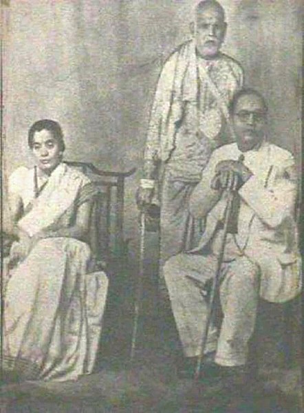 442px-Dr._Babasaheb_Ambedkar,_Savita_Ambedkar_and_Gandge_Baba - The Paris Post Ambedkar with Gadage baba