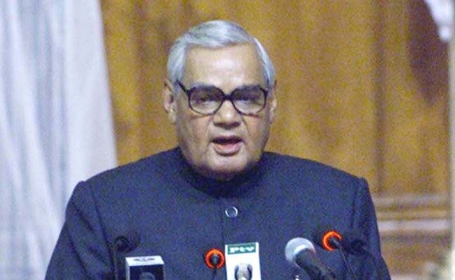 The Prime Minister Shri Atal Bihari Vajpayee delivering poem