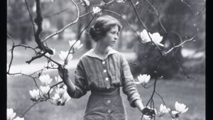 1024px-Portrait_photograph_of_Edna_St._Vincent_Millay_LOC_agc.7a10216-e1624852717374-300x169 - The Paris Post