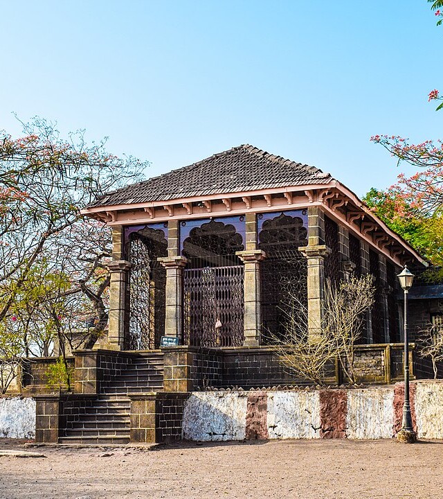 1080px-Shivneri.pic_-1-640x720 - The Paris Post Shivneri fort temple | Image credit to Wikipedia