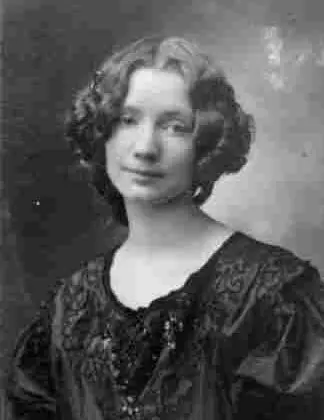 Gerda_Wegener-324x420.jpg - The Paris Post Gerda Wegener, Hammelev, Denmark in 1886, grew up in Copenhagen to pursue her artistic interest | Credit to Wikipedia