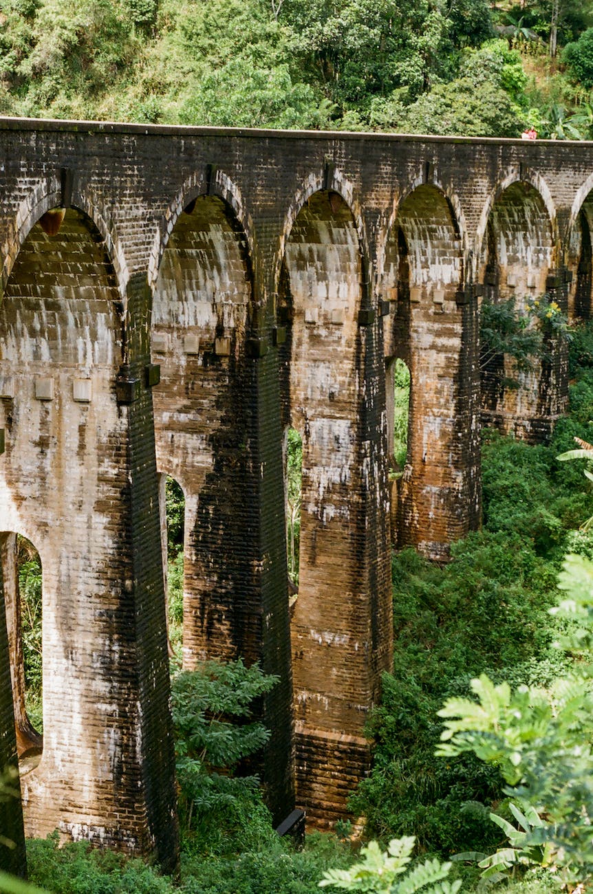 pexels-photo-10610929 - The Paris Post nine arch bridge sri lanka