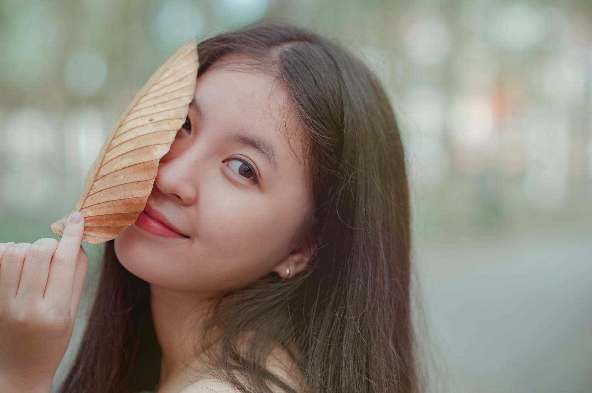 pexels-photo-763546 - The Paris Post photo of a woman holding a dry leaf