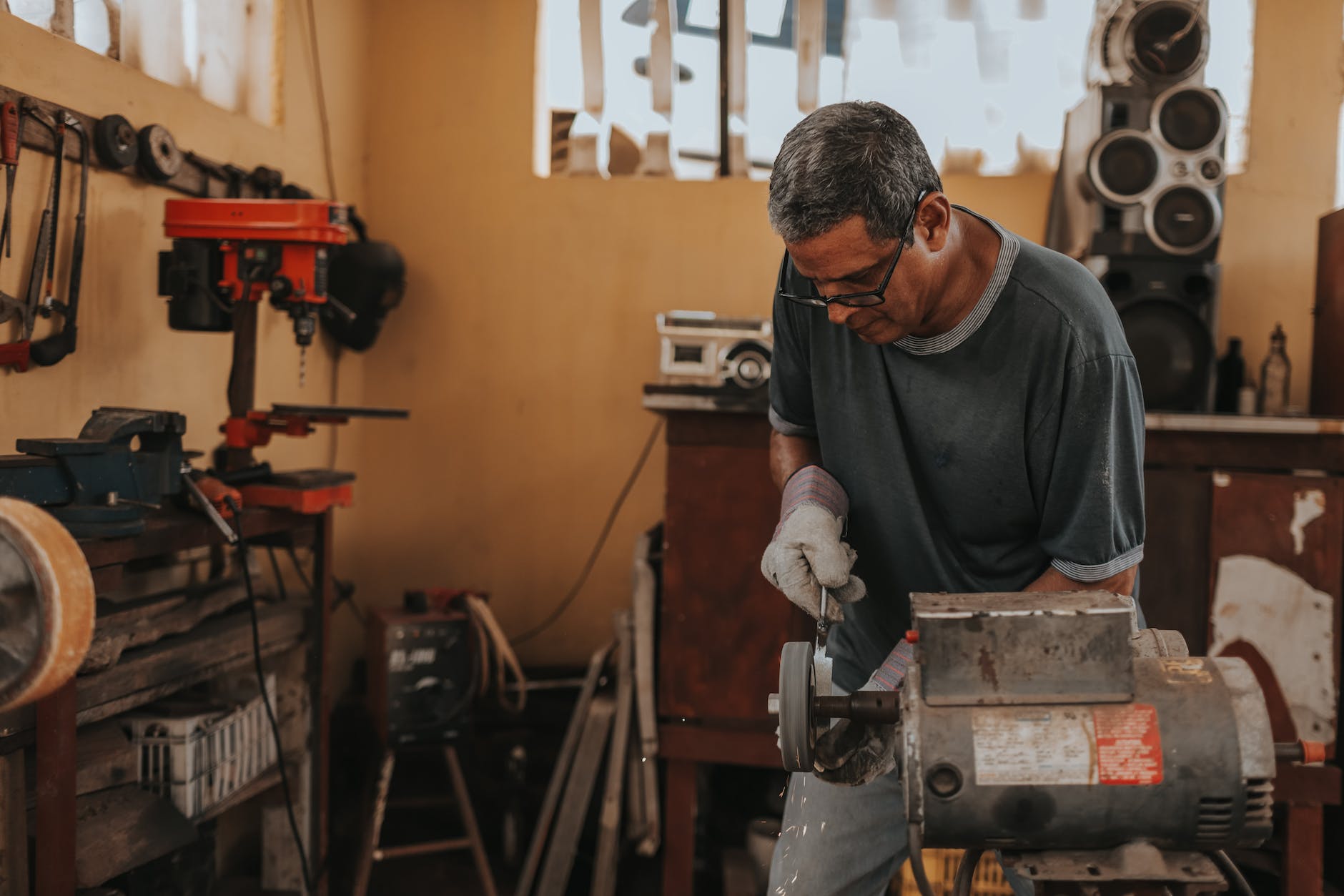 pexels-photo-1659748 - The Paris Post man using bench grinder | Increase productivity: 6 simple exercise to boost analytical thinking