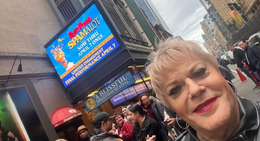 could-eddie-izzard-become-a-pilot-because-of-fear - The Paris Post Eddie Izzard overcame his fear of flying, obtained a pilot's license, and continues to inspire with his comedy and activism.