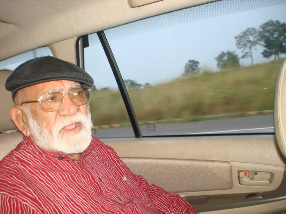 Discover the life and legacy of Lekh Tandon, a renowned Indian filmmaker and actor who directed iconic movies like Professor, Prince, and Agar Tum Na Hote. Learn about his contributions to Bollywood and television.