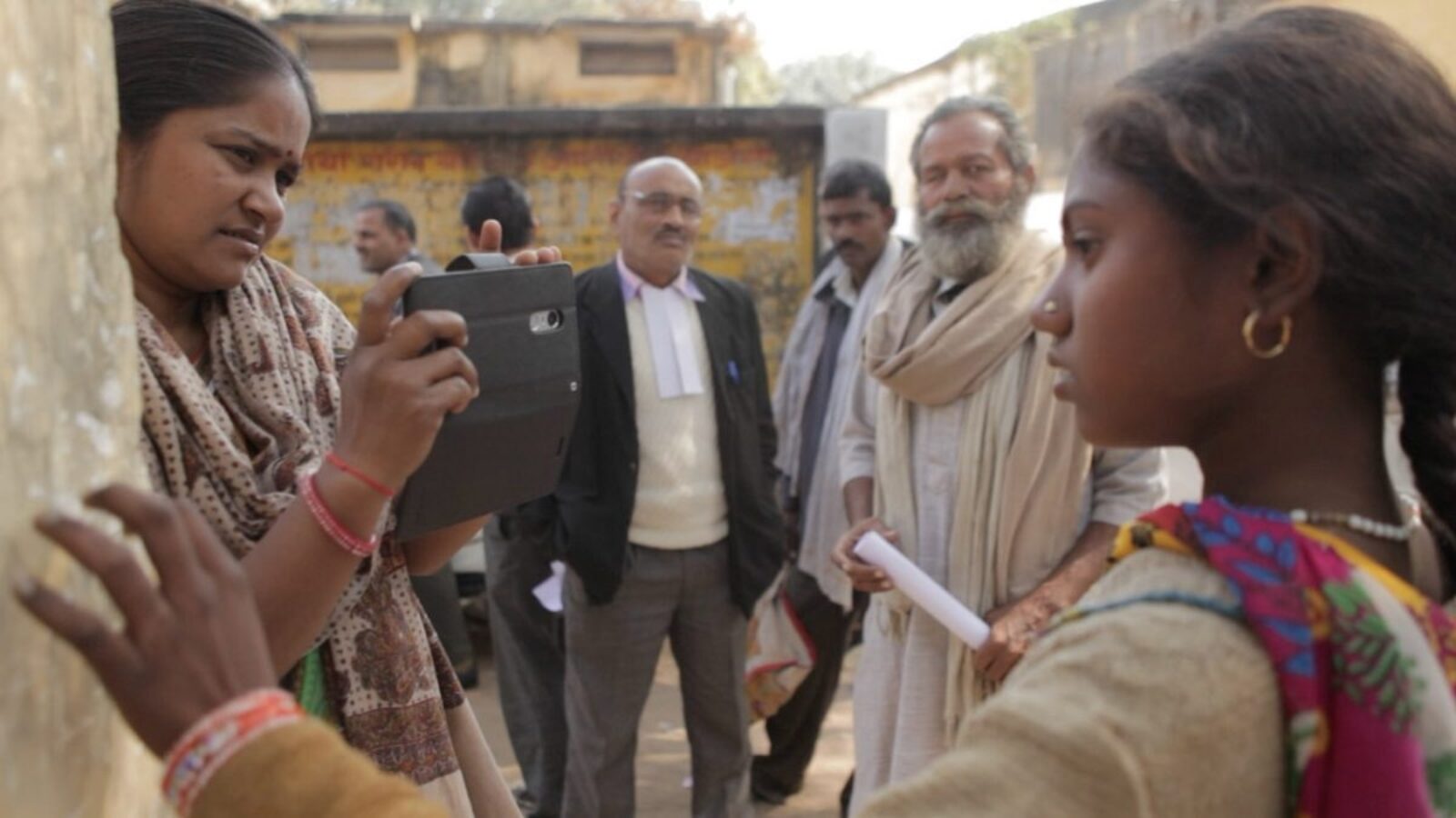 REVIEW-Writing-With-Fire-1-1200x675 - The Paris Post